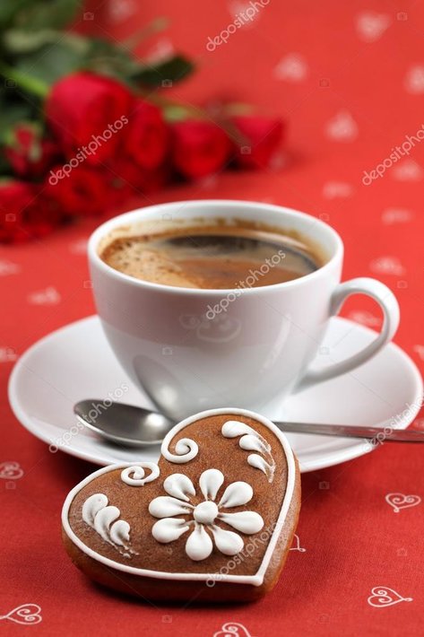 depositphotos_7436736-stock-photo-gingerbread-heart-with-coffee-and.jpg