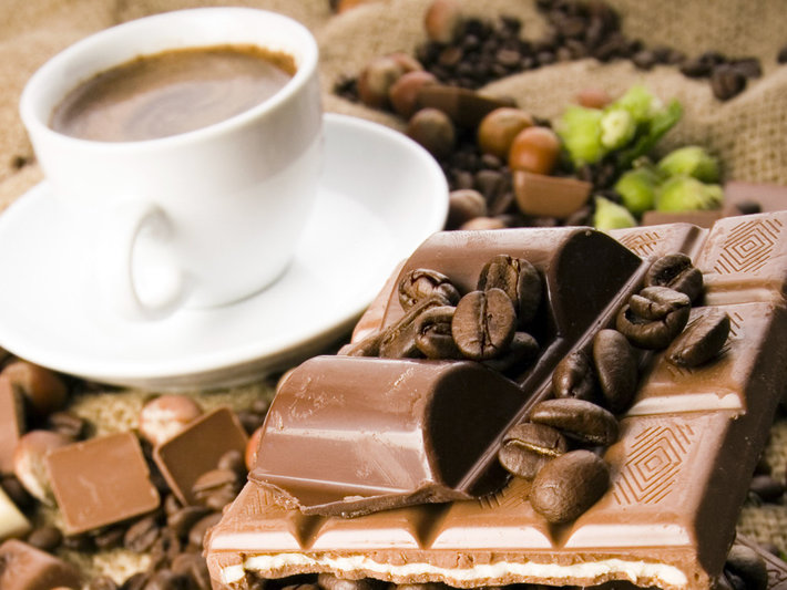 food_drinks_cup_of_coffee_with_chocolate_026998_.jpg