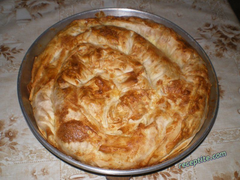 Снимки към Вита баница с готови кори