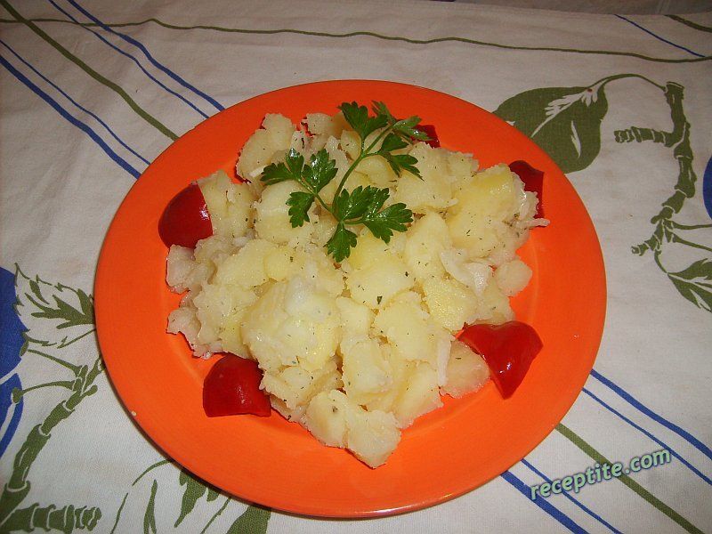 Снимки към Картофена салата с кромид лук