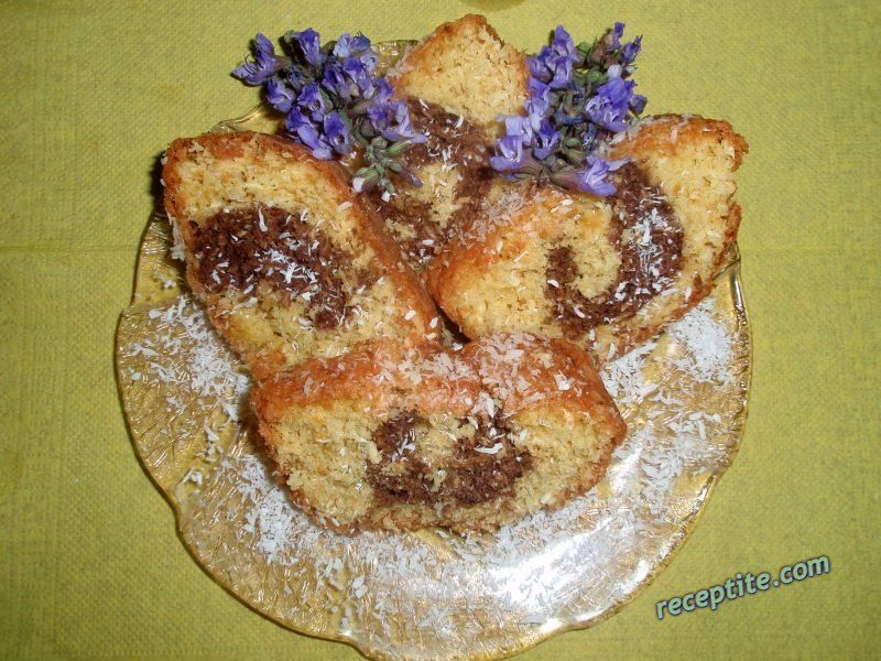 Снимки към Кокосов кекс с нес кафе