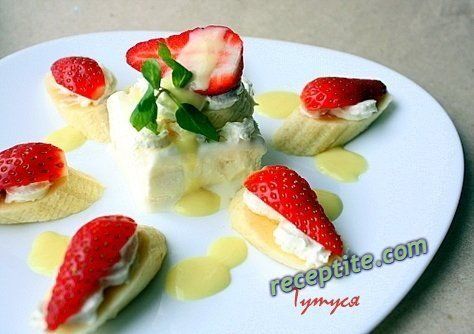 Снимки към Бананови хапки със сладолед и ягоди