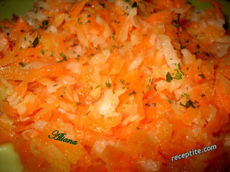 Снимки към Салата от ряпа и моркови