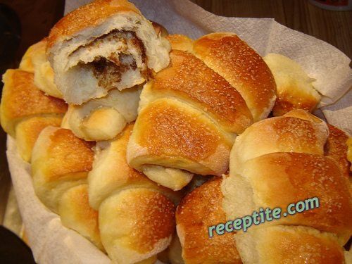 Снимки към Кифли за Великден