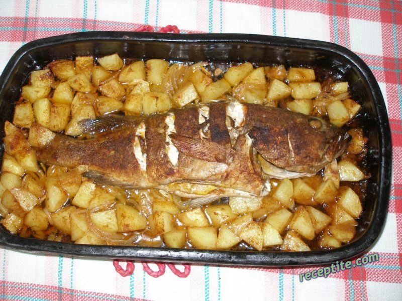 Снимки към Печена гаропа с картофи на фурна