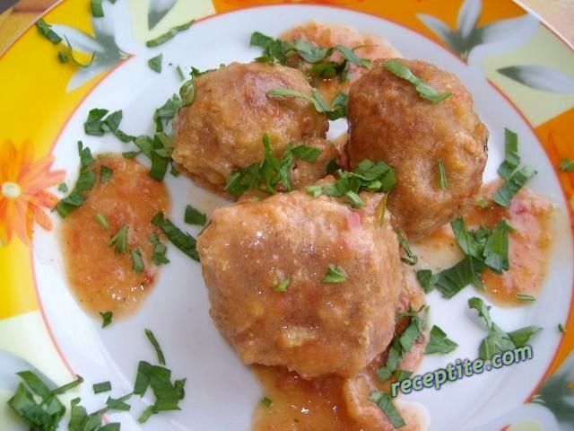 Снимки към Панирани кюфтета в доматен сос