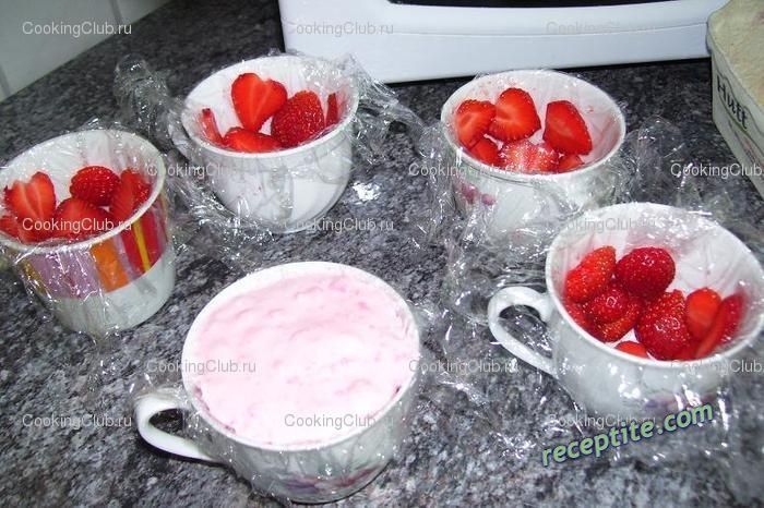 Снимки към Бърз ягодов десерт