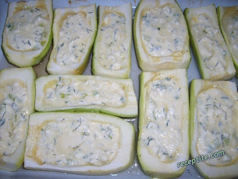 Снимки към Пълнени тиквички с яйца, сирене и чушка