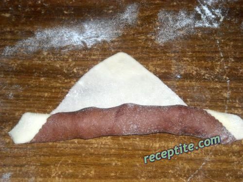 Снимки към Двуцветни кифли с локум
