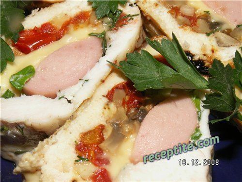 Снимки към Мариновано пилешко руло с кренвирш