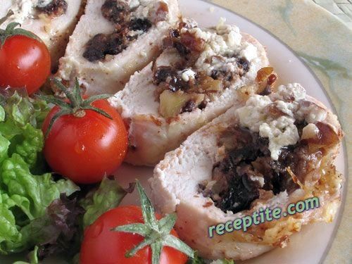 Снимки към Пилешко филе с маслини и орехи