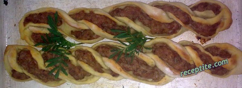 Снимки към Плетеница от бутер тесто и кайма