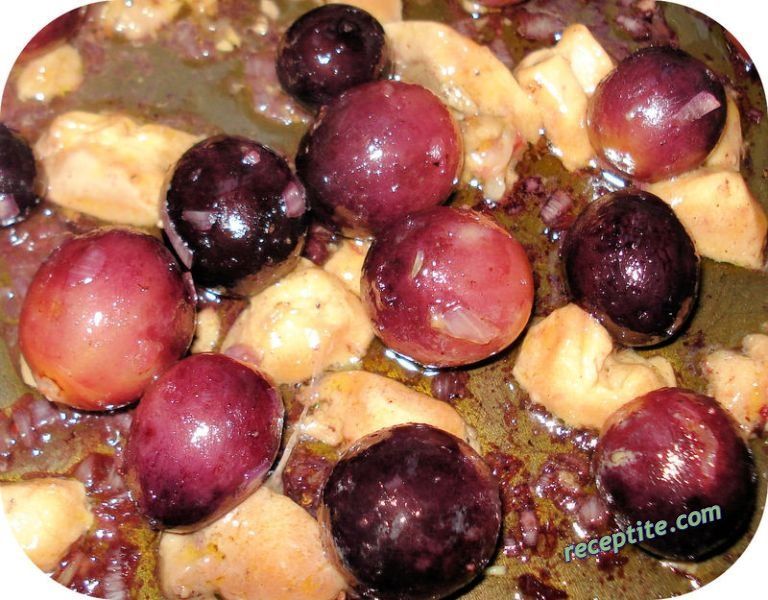 Снимки към Пъдпъдък с грозде върху легло от черен дроб