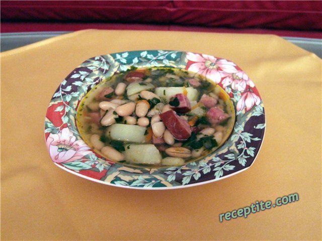 Снимки към Супа с кренвирши и стар фасул
