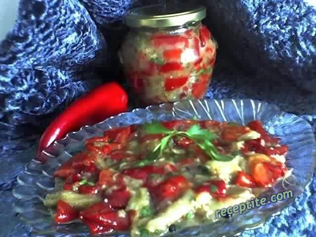 Снимки към Салата от пиперки и патладжани