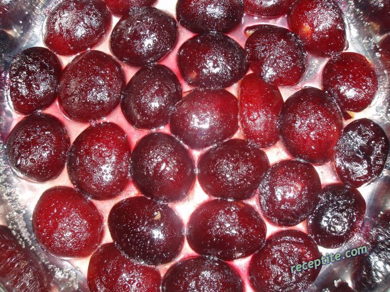 Снимки към Пай със сливи и карамелена глазура