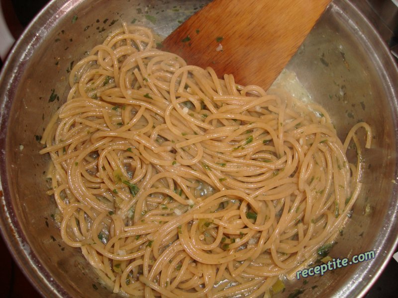Снимки към Спагети с чесън и магданоз