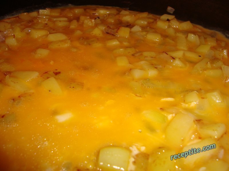 Снимки към Омлет с картофи и лук