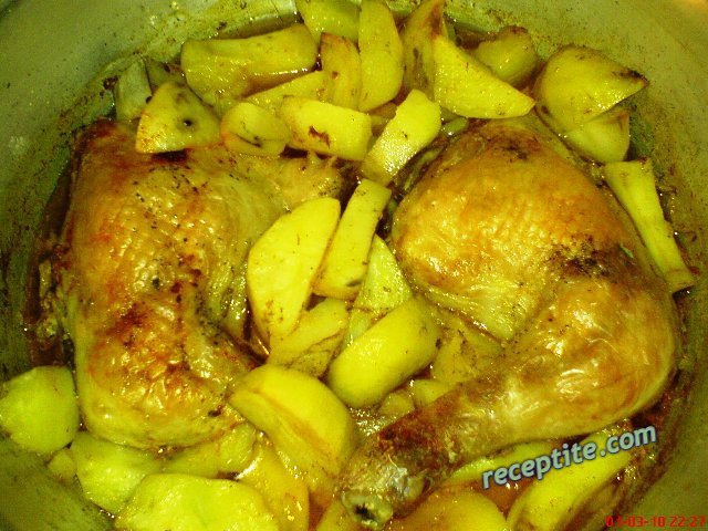 Снимки към Пиле с картофи на фурна