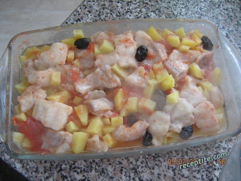 Снимки към Пангасиус с картофи в микровълнова фурна