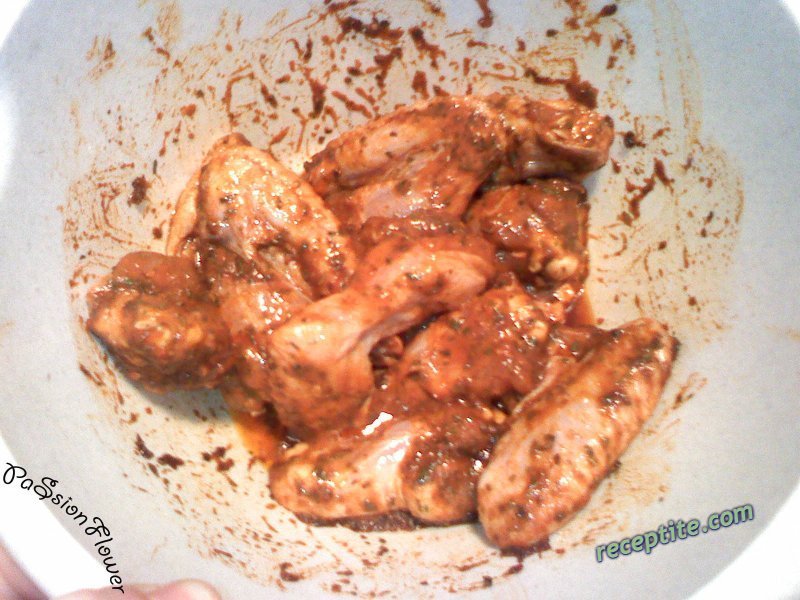 Снимки към Мариновани пилешки крилца с хрупкава коричка