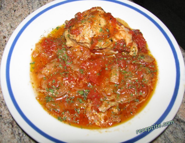 Снимки към Пилешко месо с доматен сос