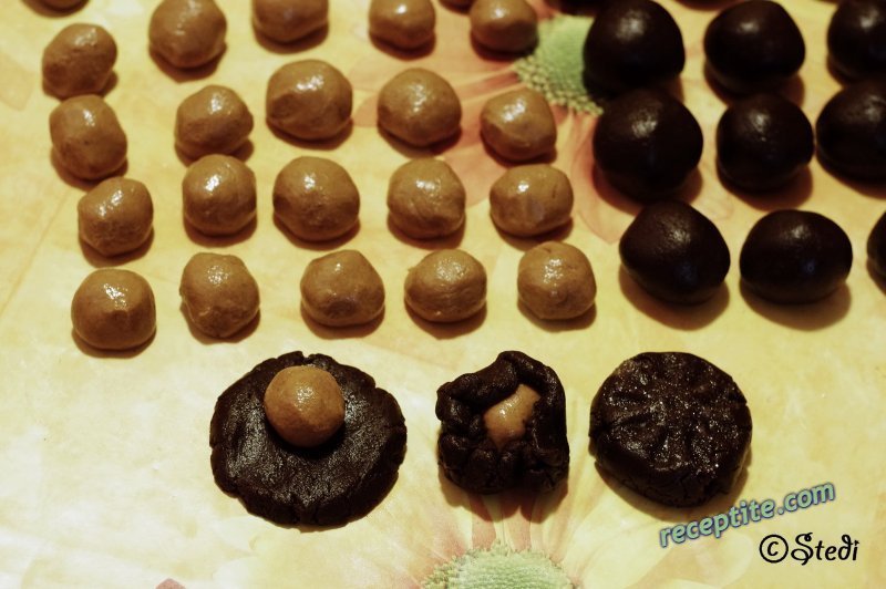 Снимки към Шоколадови сладки с фъстъчено масло