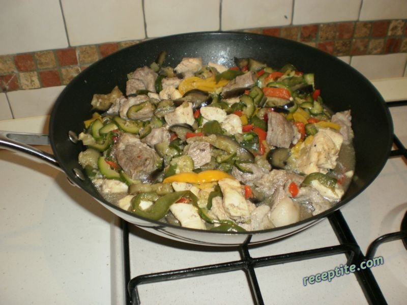 Снимки към Месо със зеленчуци в уок Ники