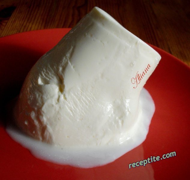 Снимки към Ягодова торта с ванилово-сметанов крем
