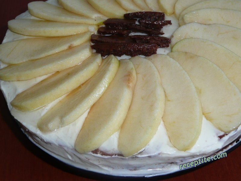 Снимки към Шоколадов сладкиш с чийз-крем и желирани ябълки