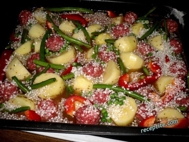 Снимки към Гювеч с ориз и кюфтенца