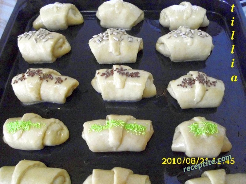 Снимки към Кифлички с кисело мляко