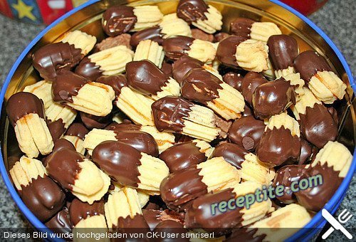 Снимки към Шприцовани бисквити с шоколадова глазура