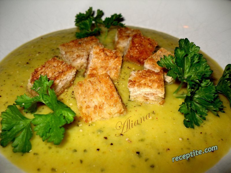 Снимки към Зеленчукова крем-супа с чеснови крутони