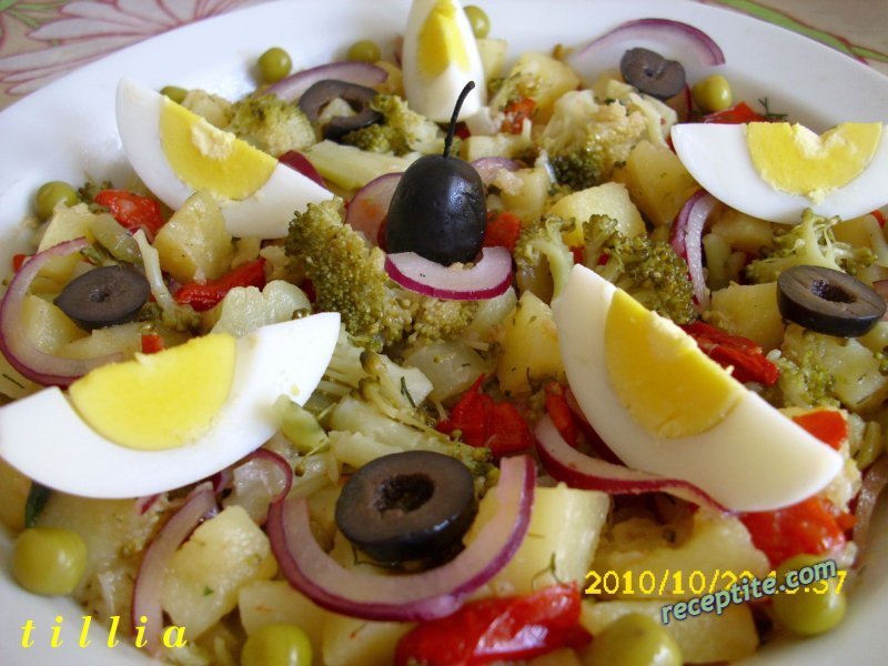 Снимки към Маринована картофена салата с броколи