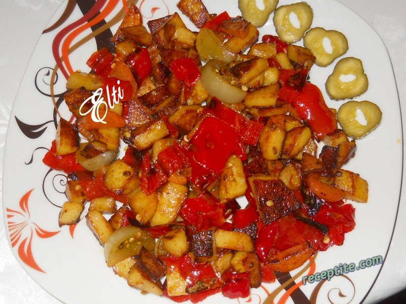 Снимки към Таткови картофи (пържени картофи с туршия)