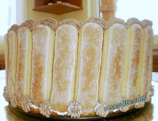 Снимки към Бишкотена торта с Баварски крем