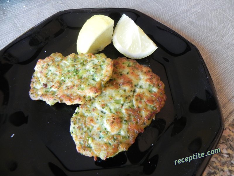 Снимки към Пилешки кюфтета с броколи