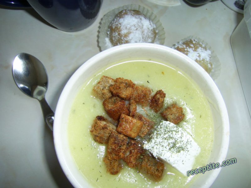 Снимки към Картофена супа с копър и крутони