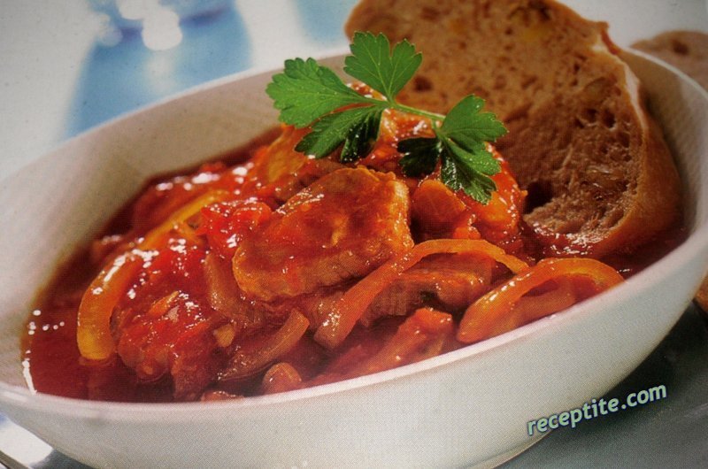 Снимки към Месо в доматен сос на тиган