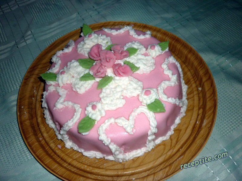 Снимки към Бисквитена торта с крем Бавария