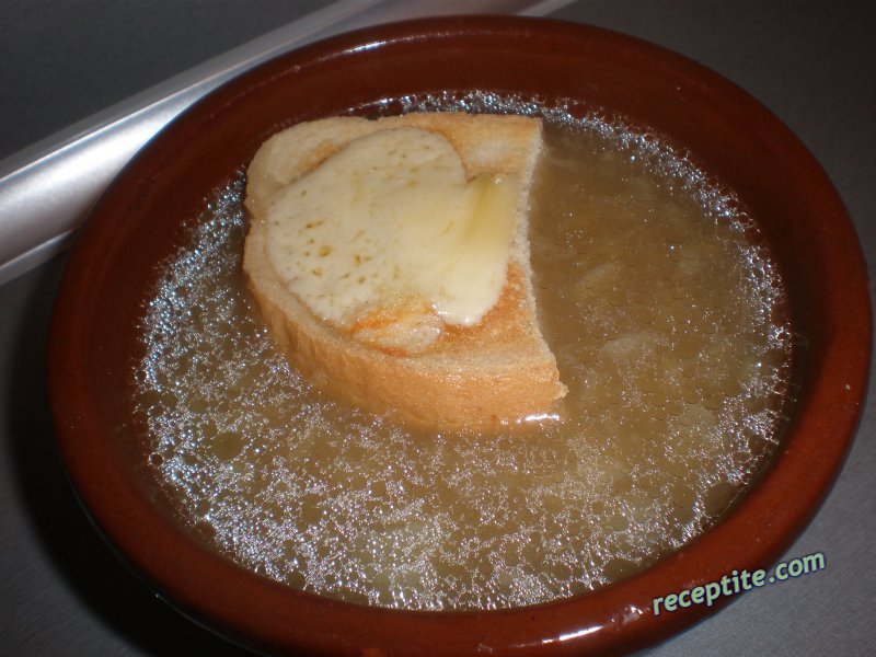 Снимки към Френска лучена супа