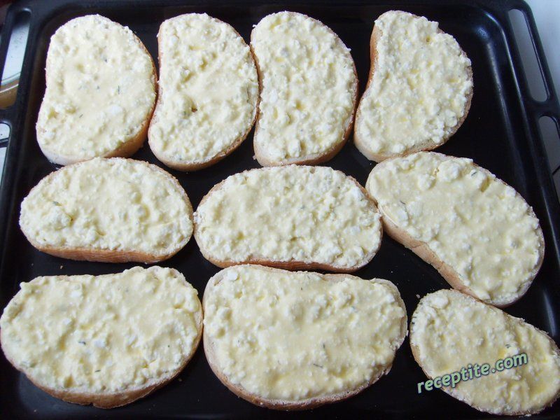 Снимки към Филийки със сирене и яйце