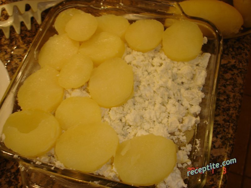 Снимки към Огретен с картофи и сирене