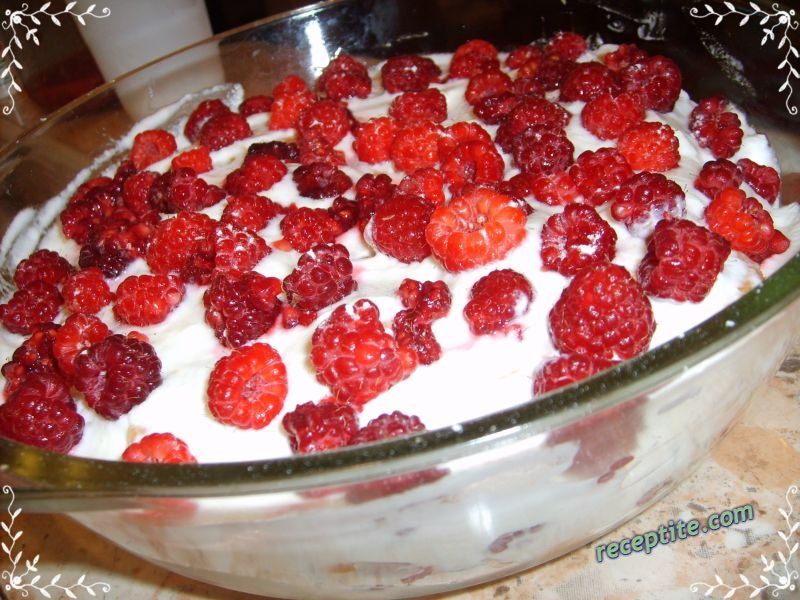 Снимки към Бишкотена торта с ягоди - II вид