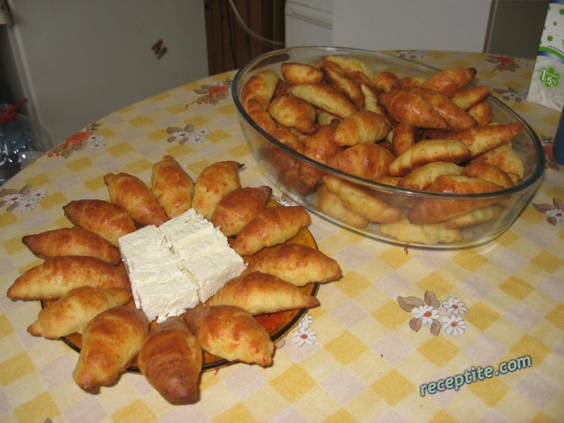 Снимки към Кифли със сирене и кашкавал