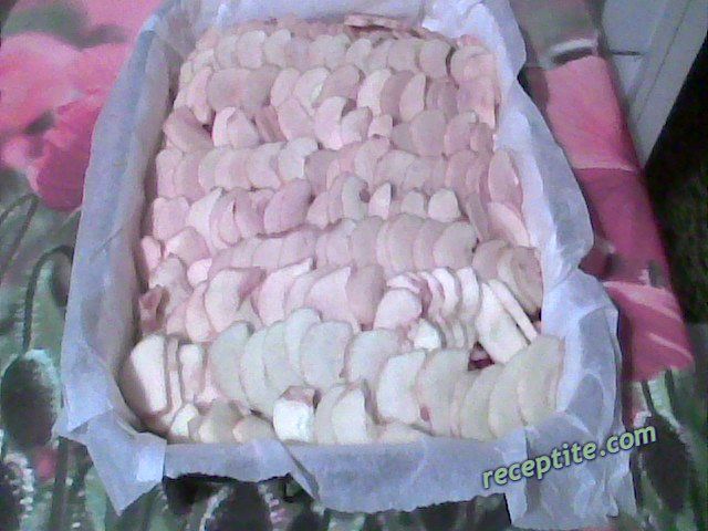 Снимки към Ябълков сладкиш с бисквити и ягоди