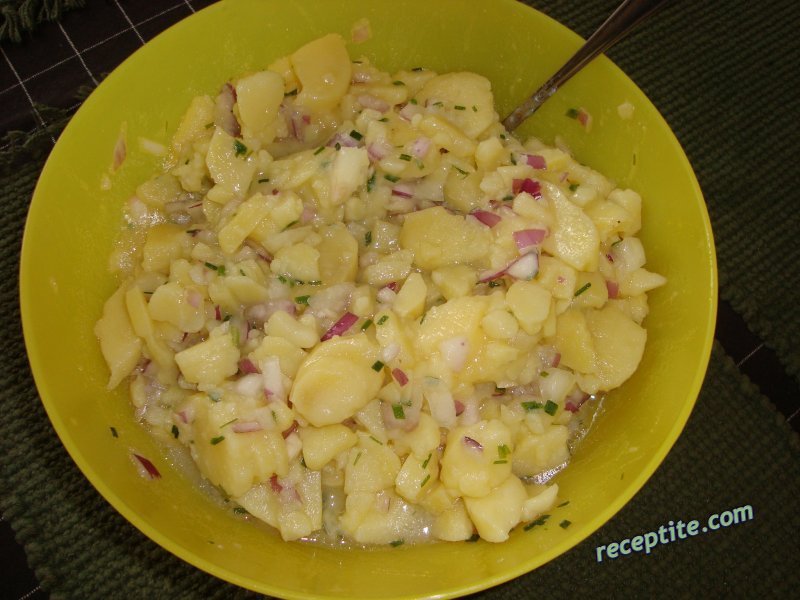 Снимки към Картофената салата на майка ми