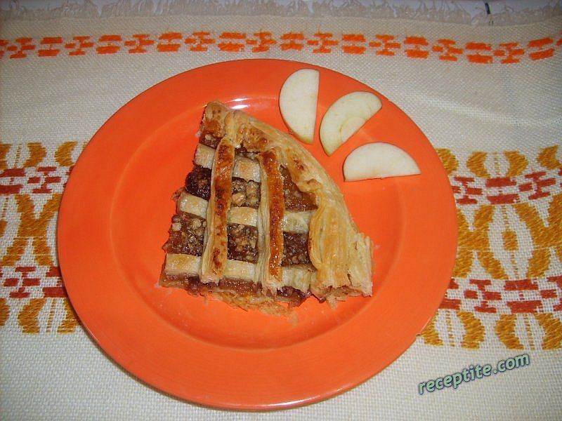 Снимки към Ябълков сладкиш от бутер тесто