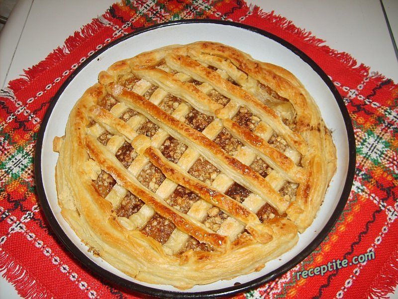Снимки към Ябълков сладкиш от бутер тесто